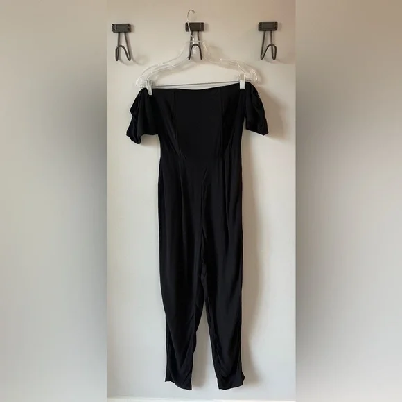 Cupcakes and Cashmere, women’s 4, black fitted jumper with short flutter sleeves - Picture 2 of 9